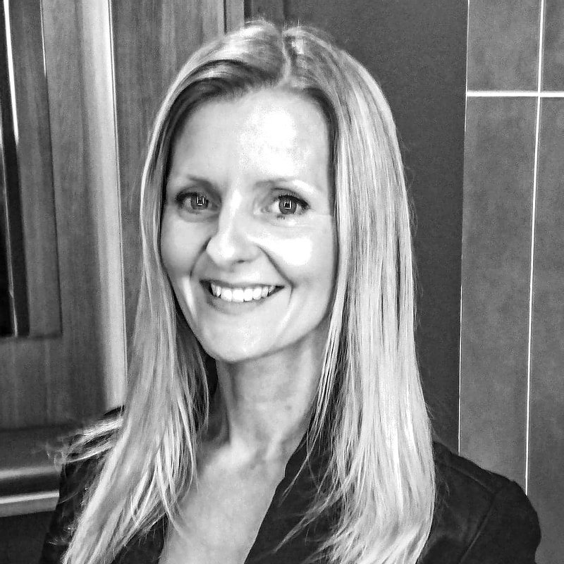 Smiling woman with long, straight blonde hair against a neutral background. The image conveys a friendly and approachable demeanor.